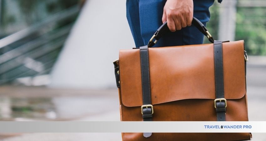 how to choose a business travel bag