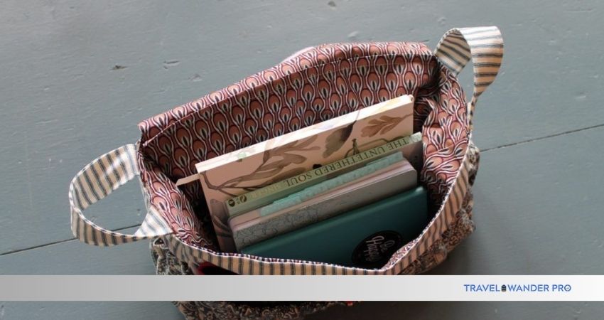 how to organize items in a tote bag